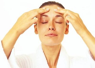 Un massage facial rajeunissant rendra la peau uniforme et tonique