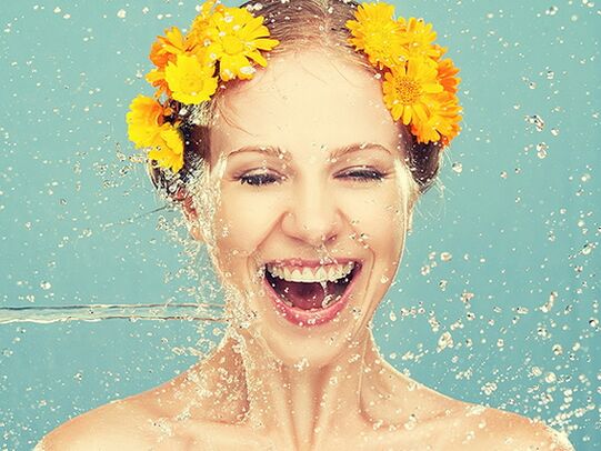 Hydrater le corps est la première condition des soins de la peau
